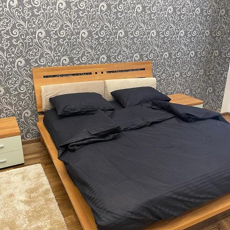 Lux Apartment In Zentrum 체르니우치 외부 사진