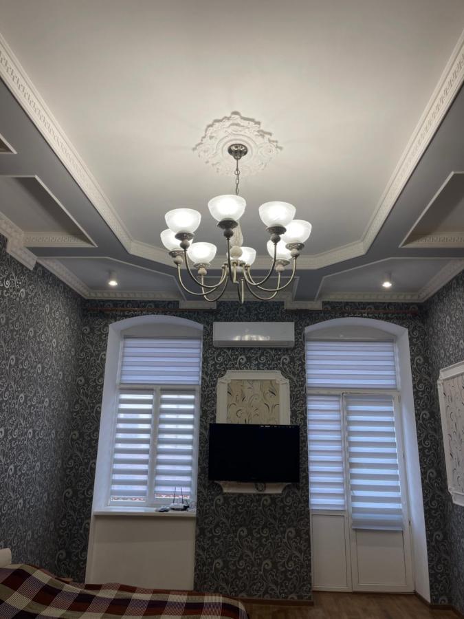 Lux Apartment In Zentrum 체르니우치 외부 사진