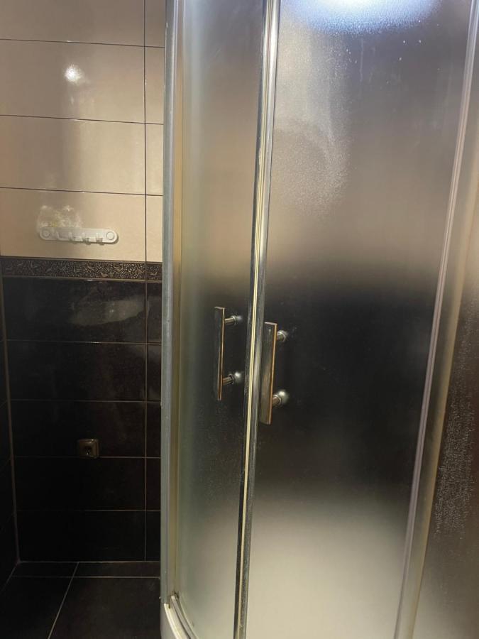 Lux Apartment In Zentrum 체르니우치 외부 사진