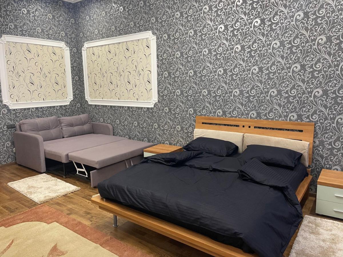 Lux Apartment In Zentrum 체르니우치 외부 사진